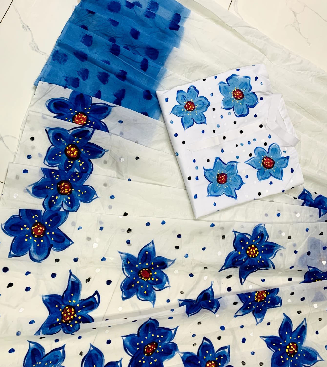 কাপল স্টাইলে এবার আসুক আলাদা ছোঁয়া!